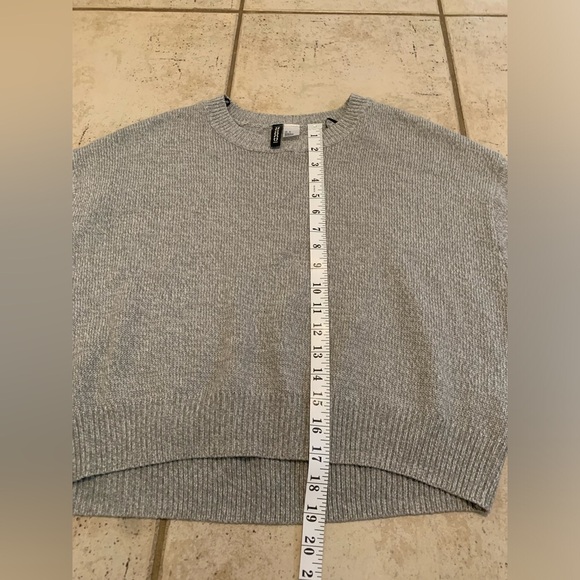 H&M Divided Gray Ribbed Knit Cropped Sweater - Size M - Picture 5 of 5